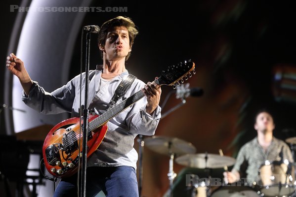 ARCTIC MONKEYS - 2022-08-25 - SAINT CLOUD - Domaine National - Grande Scene - 